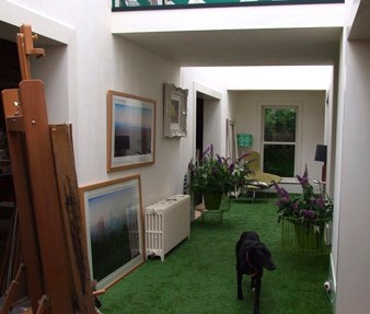 artificial-lawn-hallway